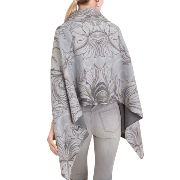 NWT Chico's 4 Ways Reversible Floral Travel Ruana Wrap/Shawl in Gray Floral - OS - Picture 4 of 8